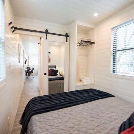 The Merlot House-Container Home 12 Min To Magnolia Bellmead Exterior photo