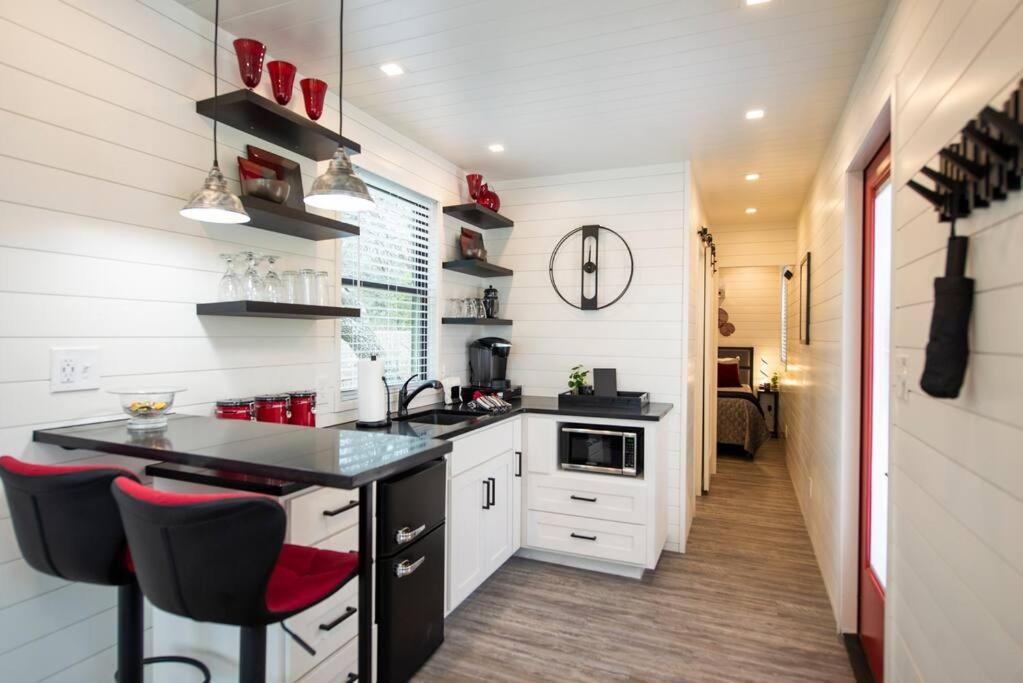 The Merlot House-Container Home 12 Min To Magnolia Bellmead Exterior photo